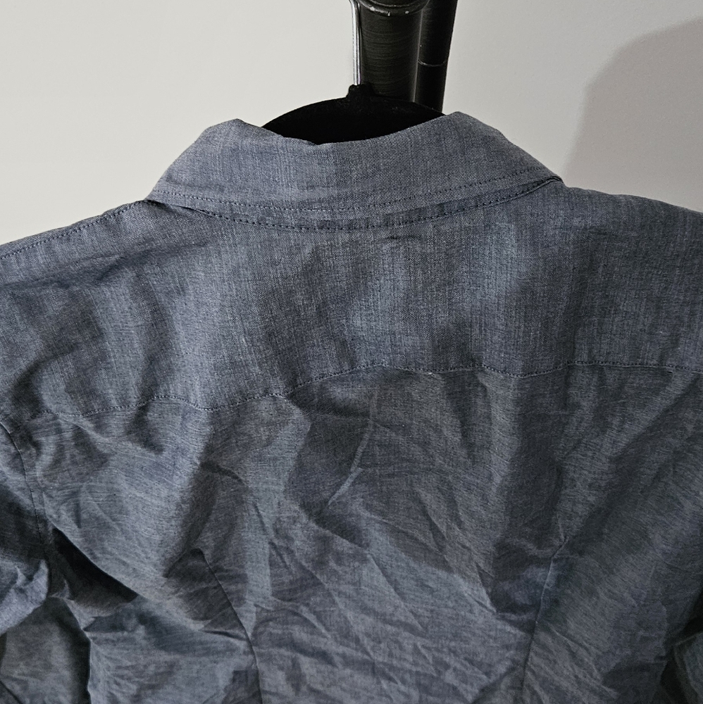 Women's Banana Republic Button Down - Picture 5 of 7